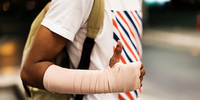 man-with-arm-bandage-giving-thumbs-up-personal-injury